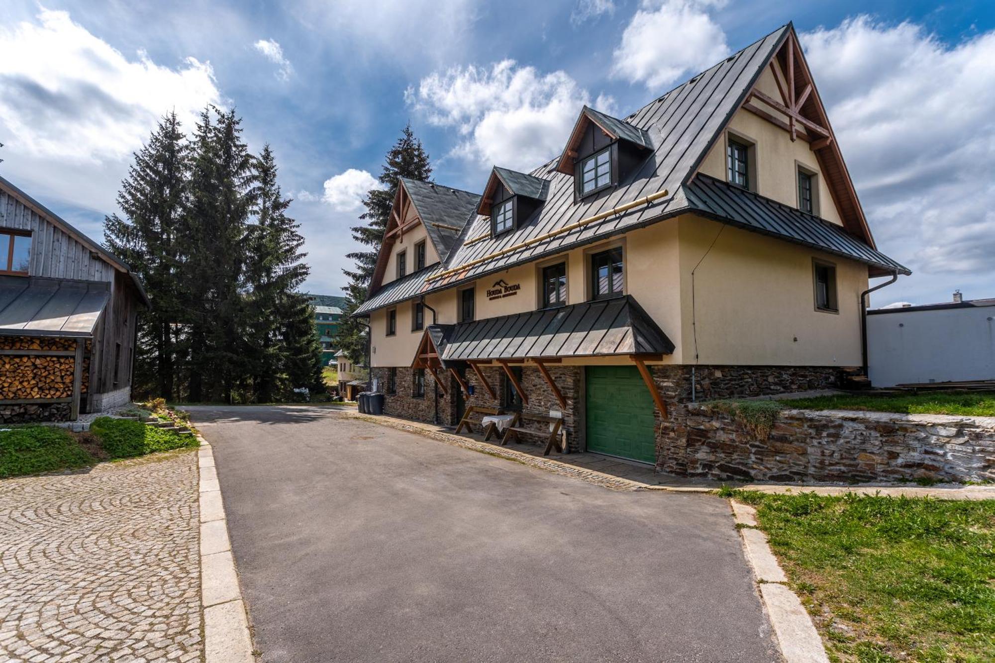 Houda Bouda - Penzion&Apartmány Boží Dar Exterior foto